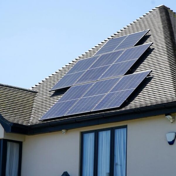 Read more about the article How long do solar batteries last?