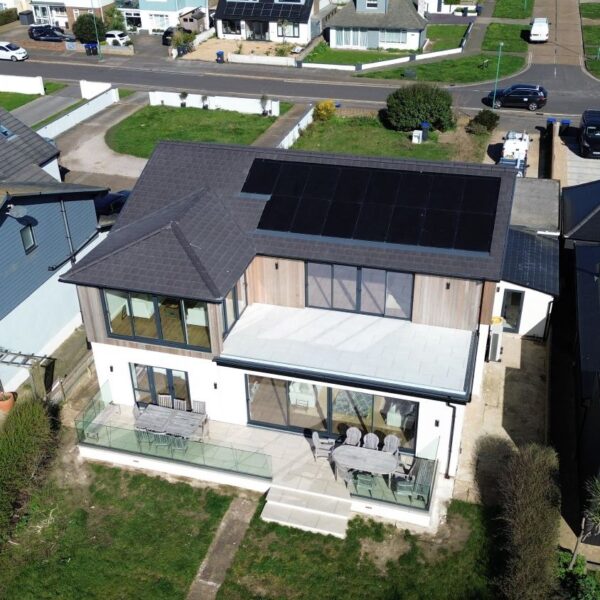 Read more about the article How long do solar panels last?